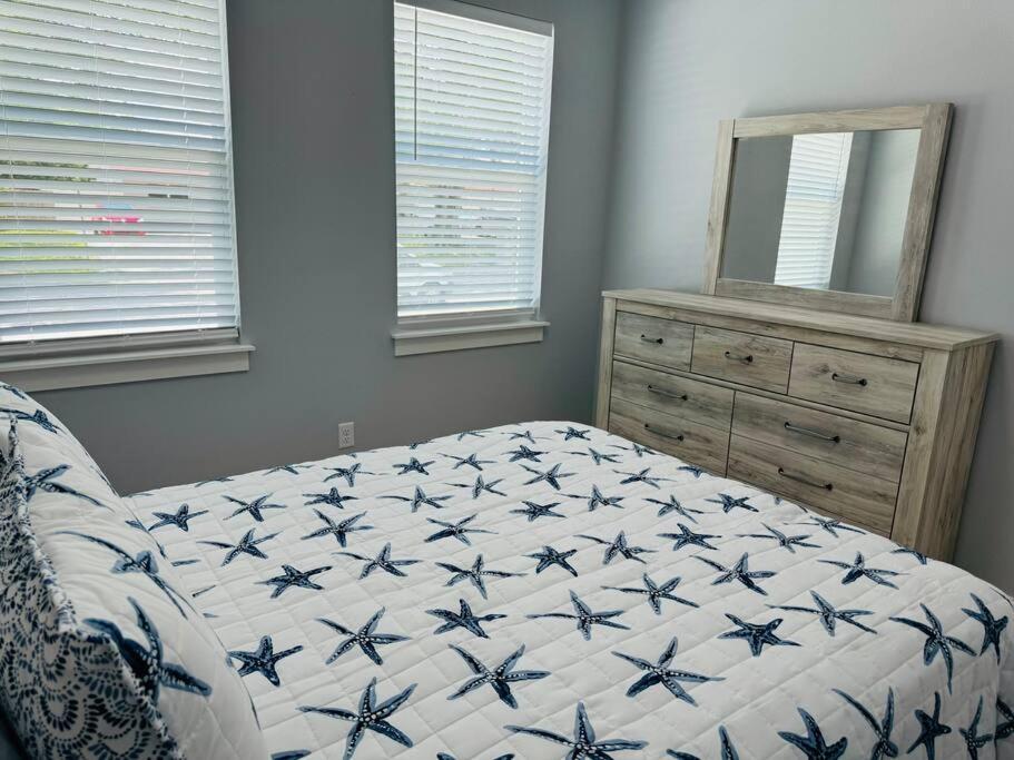 Вілла Brand New Tampa Oasis With Private Jacuzzi Retreat Луц Екстер'єр фото