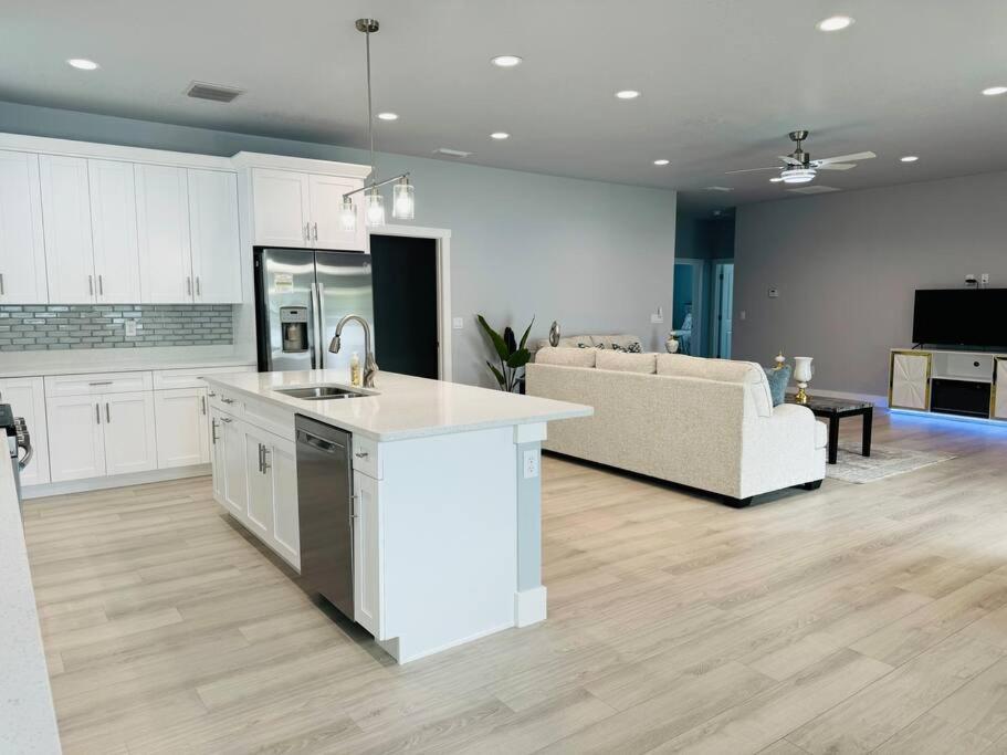 Вілла Brand New Tampa Oasis With Private Jacuzzi Retreat Луц Екстер'єр фото
